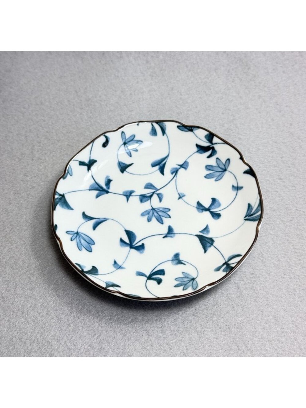 Japanese Hana Karakusa Blue White Scalloped Porcelain 5" Salad Plate - Picture 3 of 9